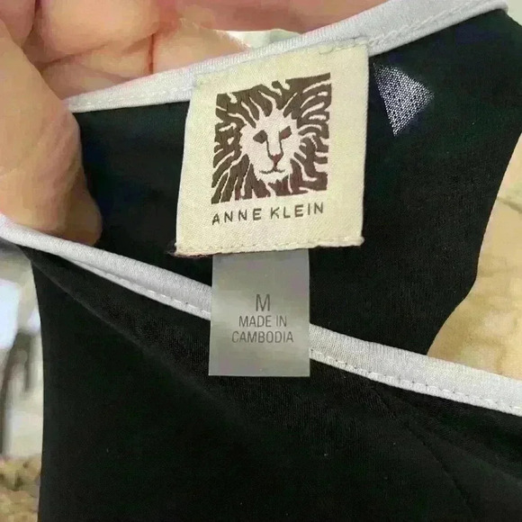 Anne Klein Size Medium, Tank top gold button trim on back with white piping - Picture 5 of 5